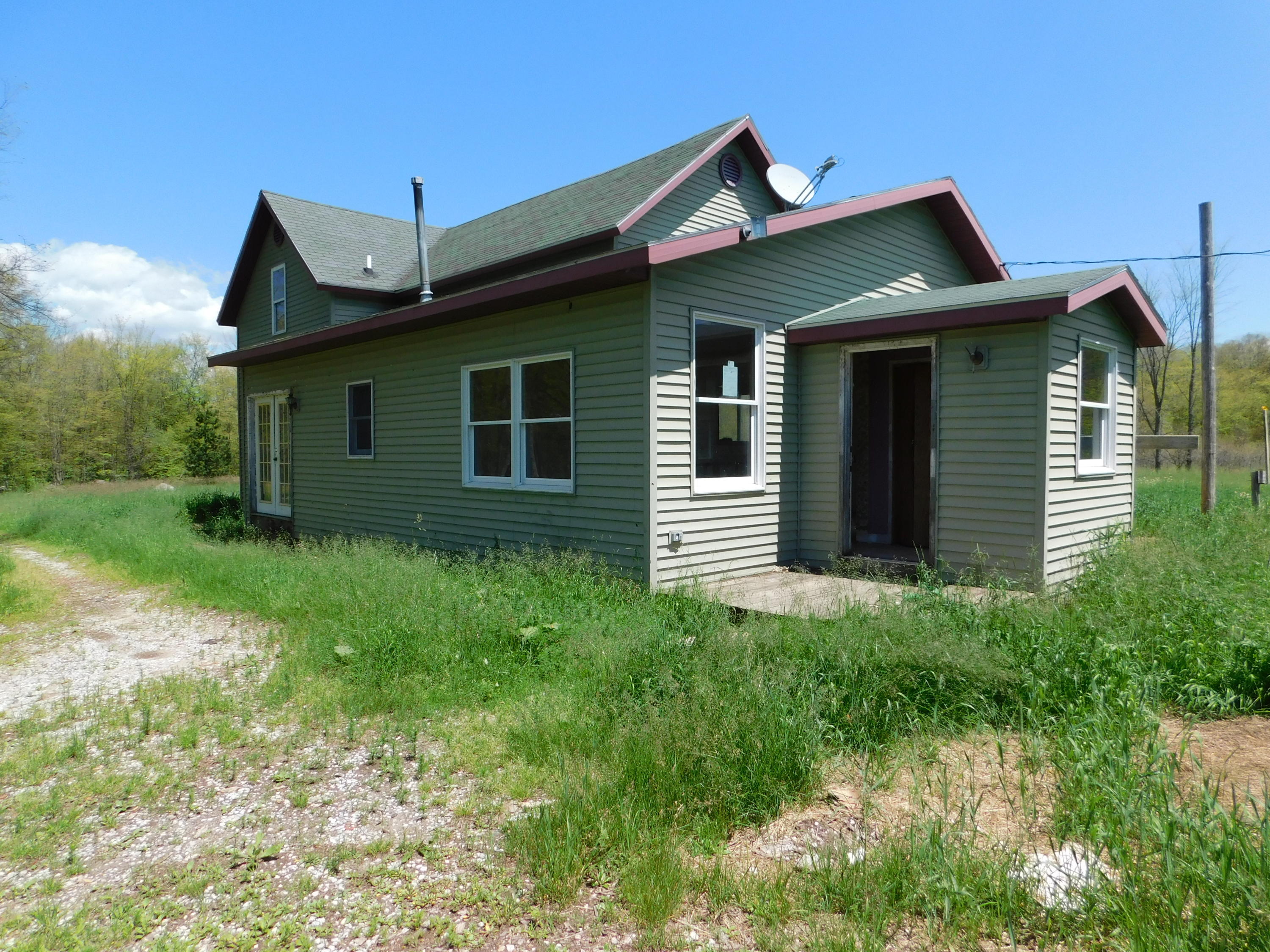 E4963 East Simmons Road Hessel, MI 49745 - Photo 5 of 14 Gallery Image 5