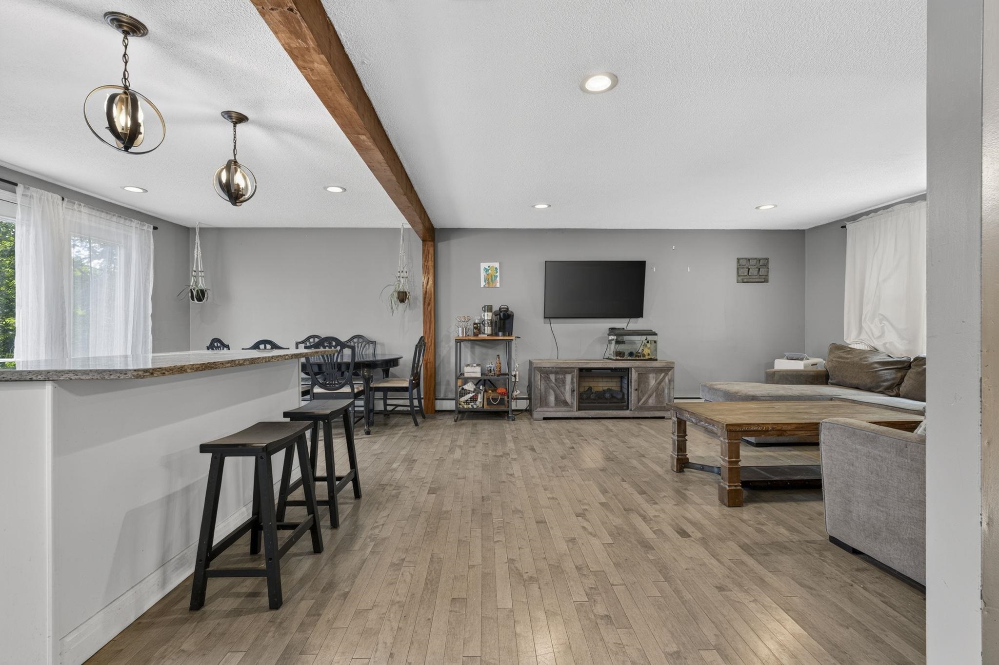 97 Pillsbury Road Londonderry, NH 03053 - Photo 3 of 26 Gallery Image 3