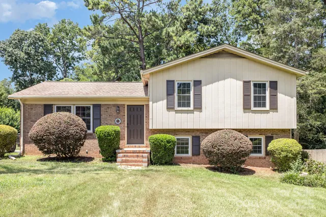 a view of a house with a yard and plants