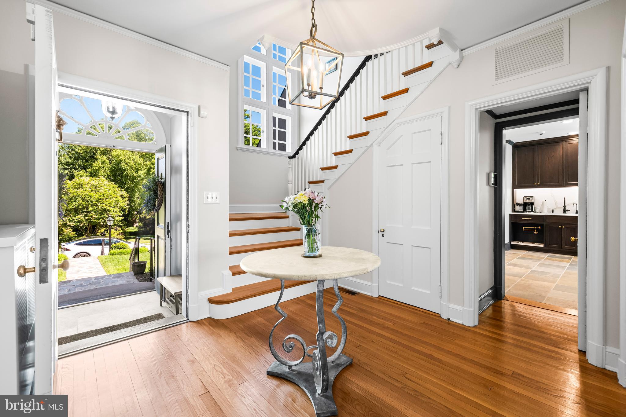 209 East Highfield Road Baltimore, MD 21218 - Photo 5 of 62 Foyer