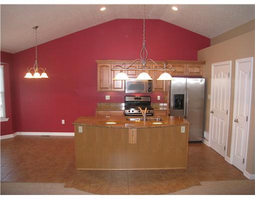 10 Diebold Road Coraopolis, PA 15108 - Photo 4 of 18 Kitchen.