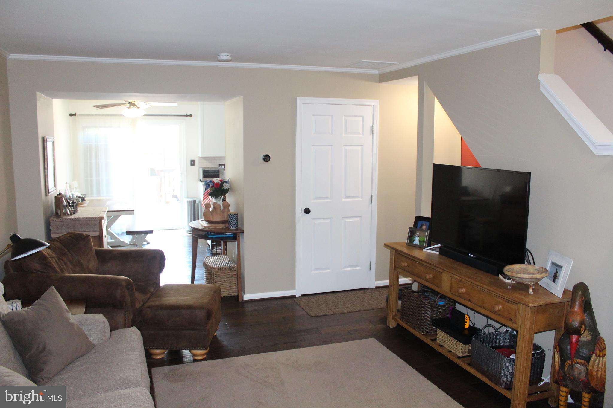 14152 Asher View Centreville, VA 20121 - Photo 2 of 34 Living room