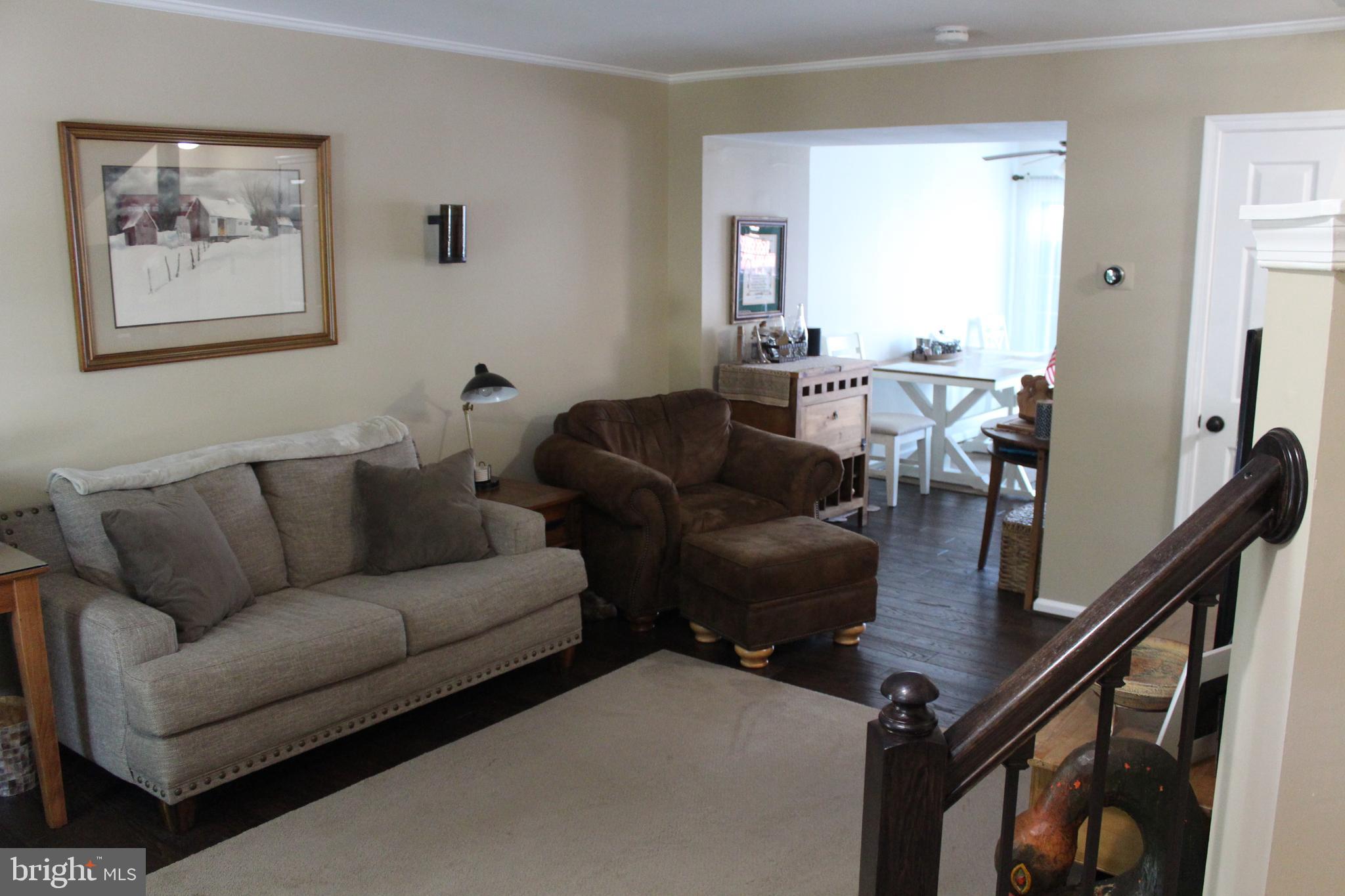 14152 Asher View Centreville, VA 20121 - Photo 3 of 34 Living room