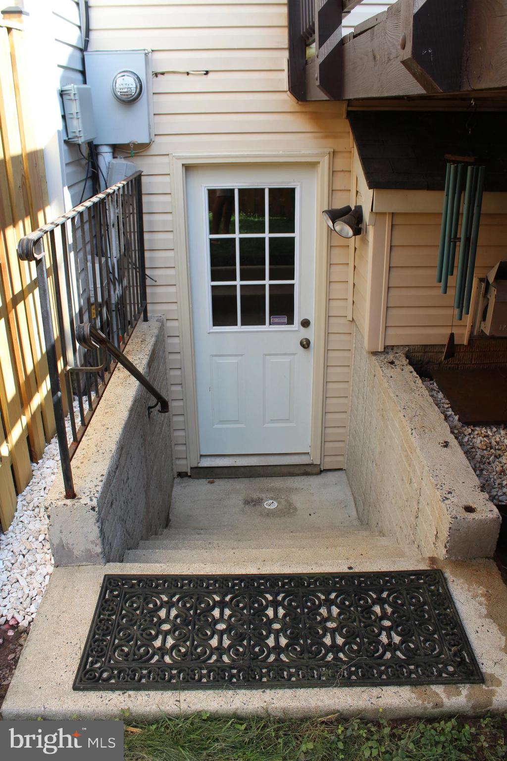 14152 Asher View Centreville, VA 20121 - Photo 34 of 34 Rear access from family room to fenced yard
