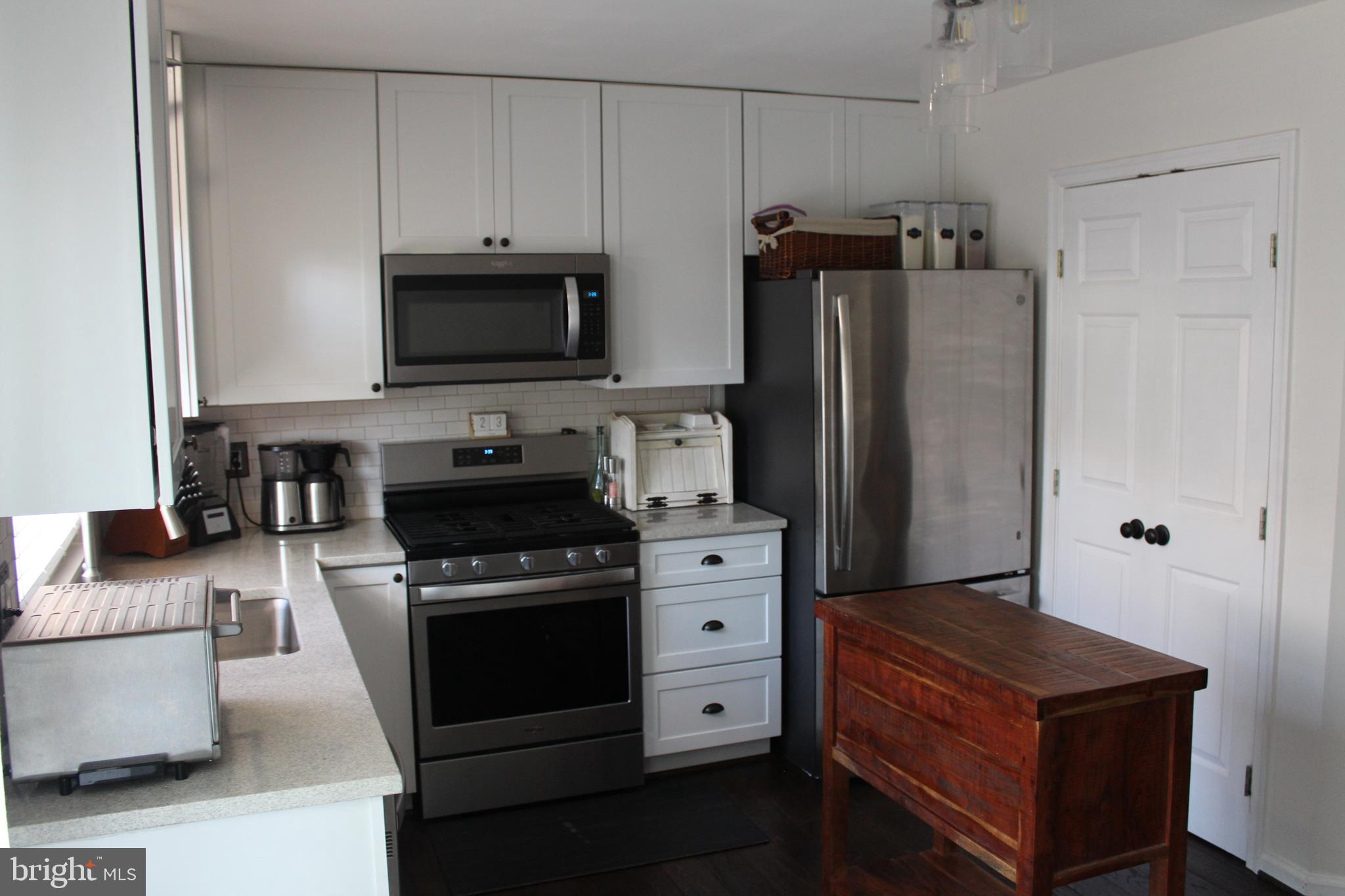 14152 Asher View Centreville, VA 20121 - Photo 6 of 34 Kitchen