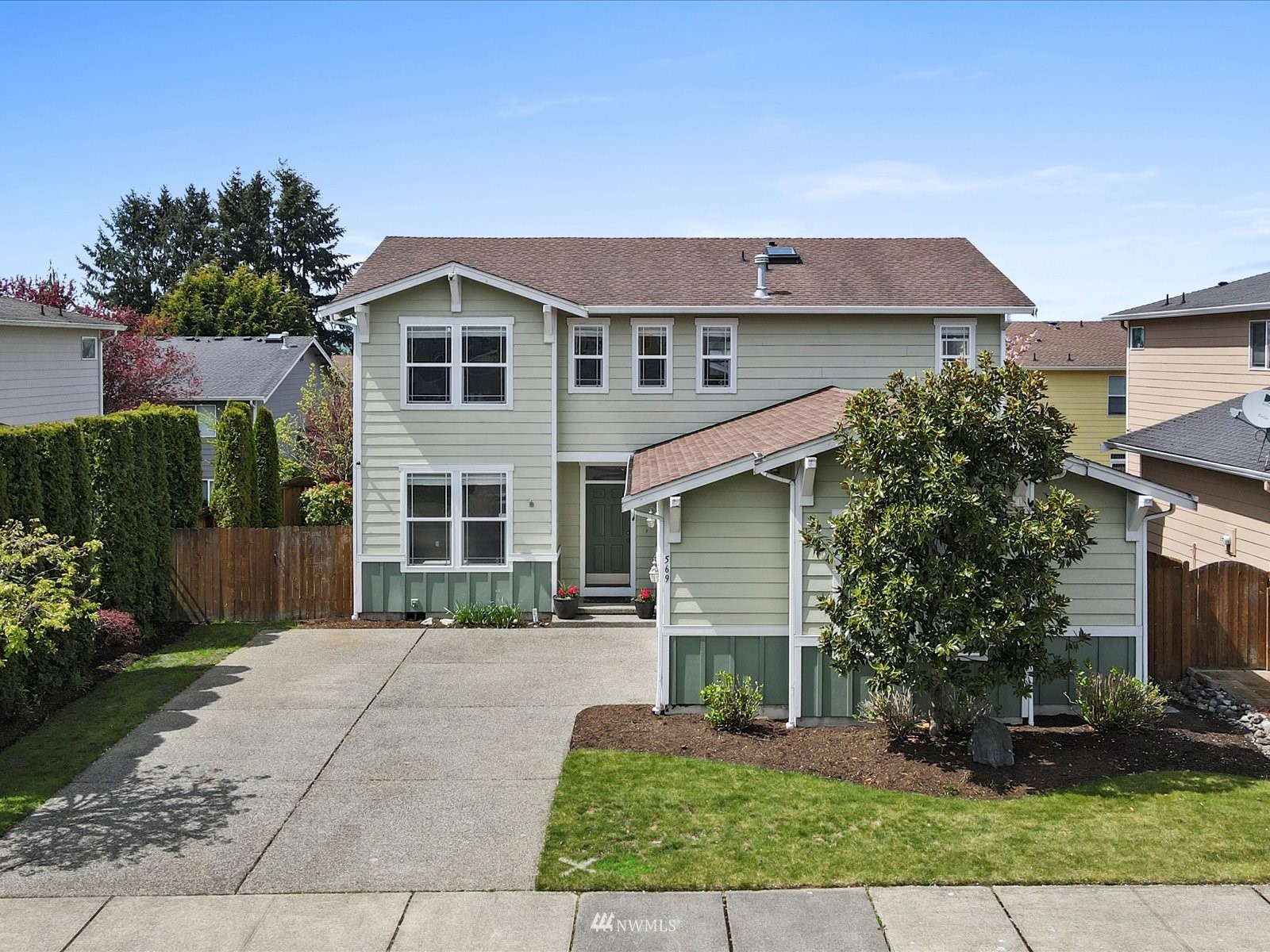 569 Quincy Avenue Northeast Renton, WA 98059 - Photo 2 of 31 Gallery Image 2