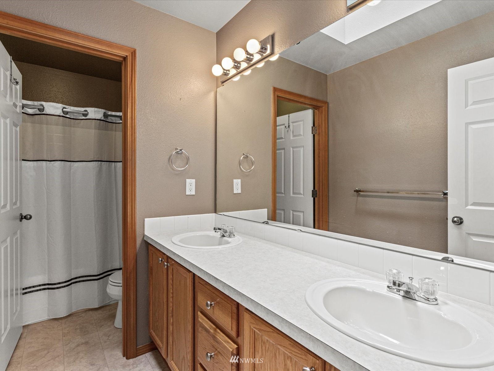 569 Quincy Avenue Northeast Renton, WA 98059 - Photo 25 of 31 Gallery Image 25