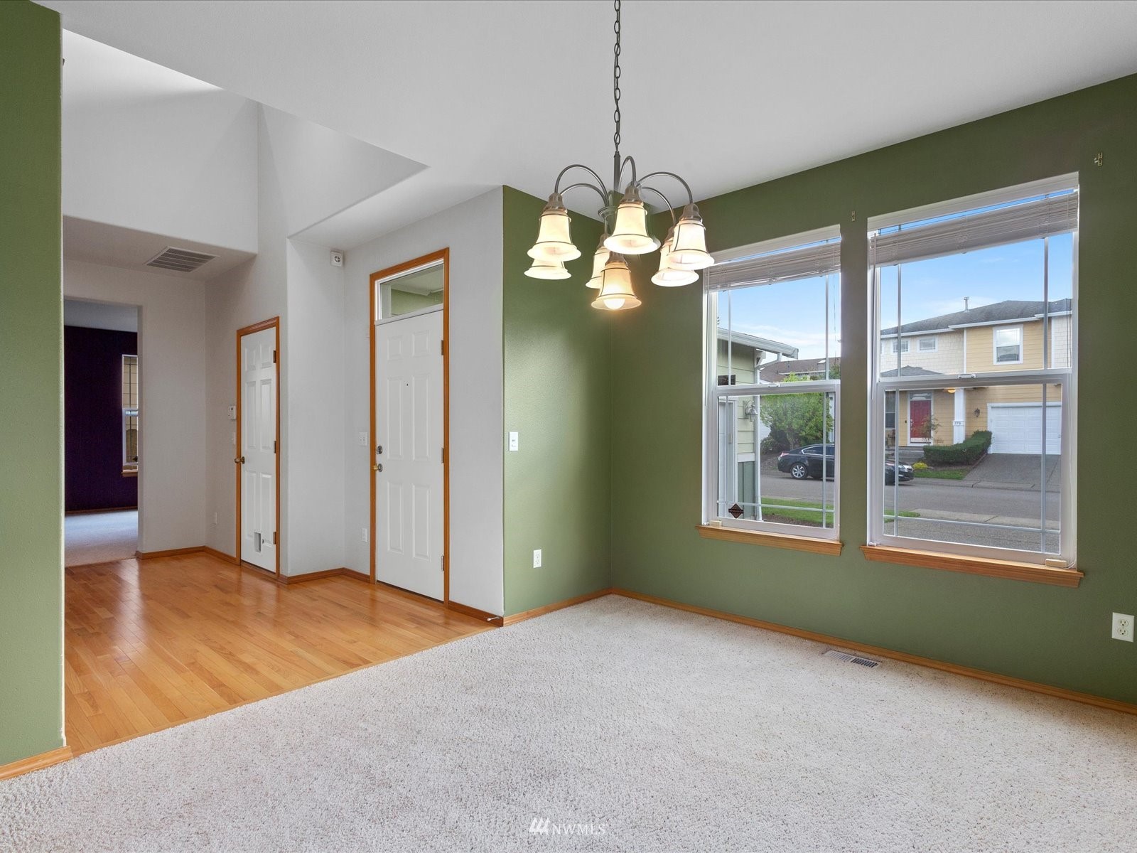 569 Quincy Avenue Northeast Renton, WA 98059 - Photo 3 of 31 Gallery Image 3