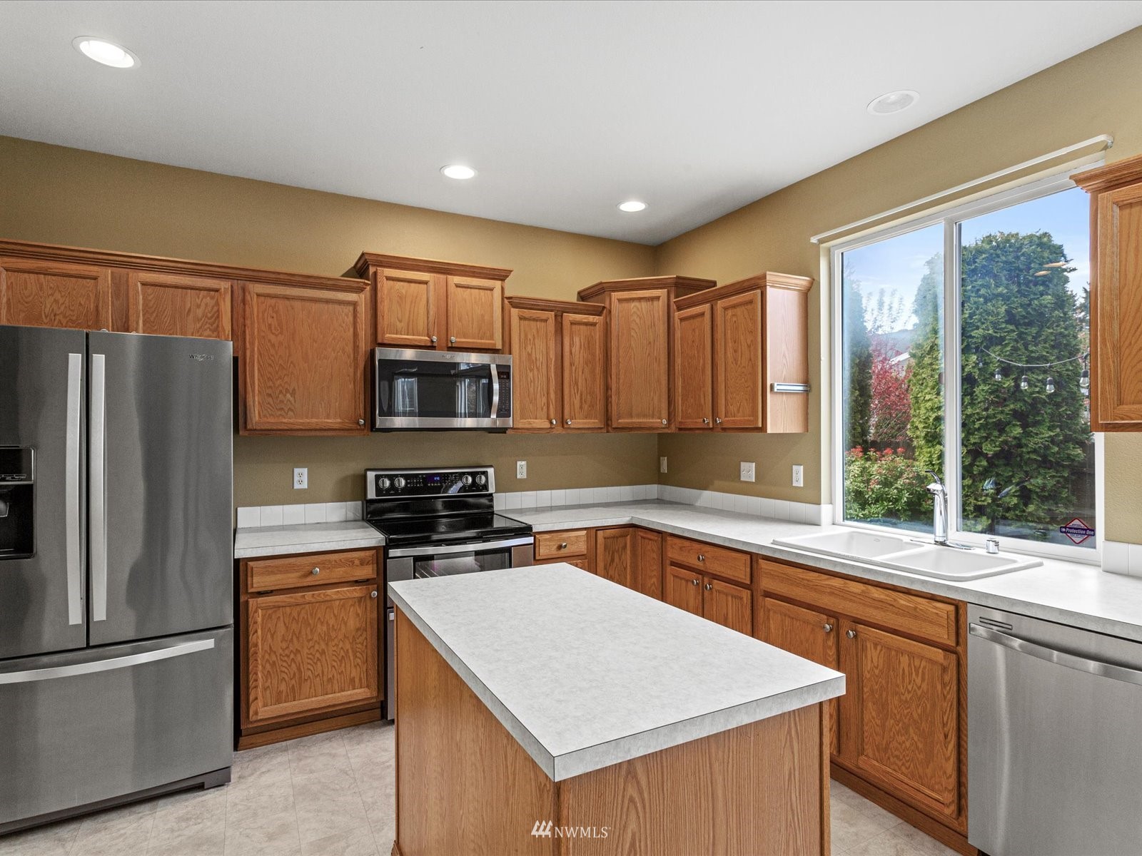 569 Quincy Avenue Northeast Renton, WA 98059 - Photo 6 of 31 Gallery Image 6