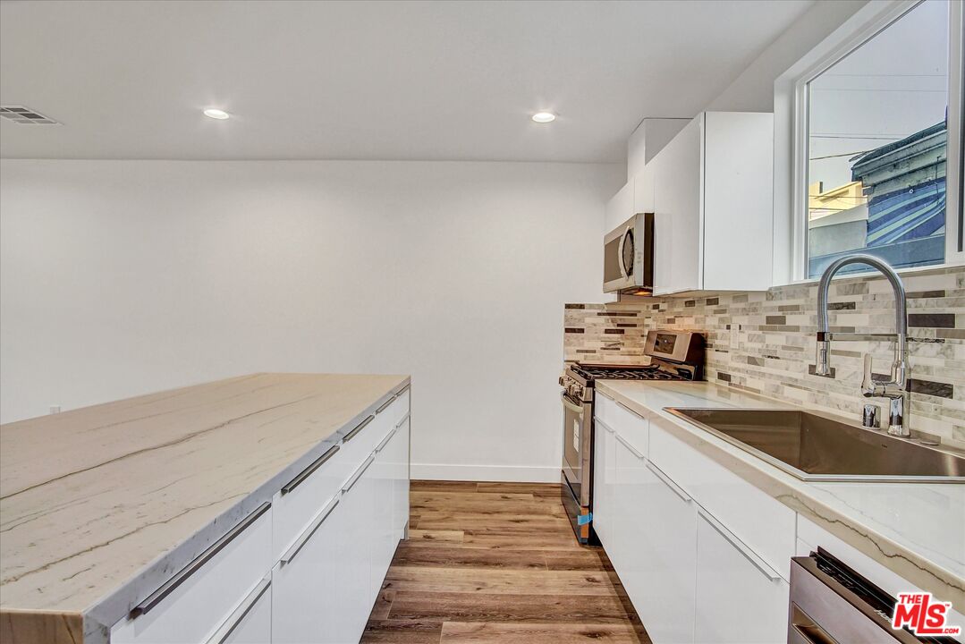 2419 South Cochran Avenue Los Angeles, CA 90016 - Photo 13 of 74