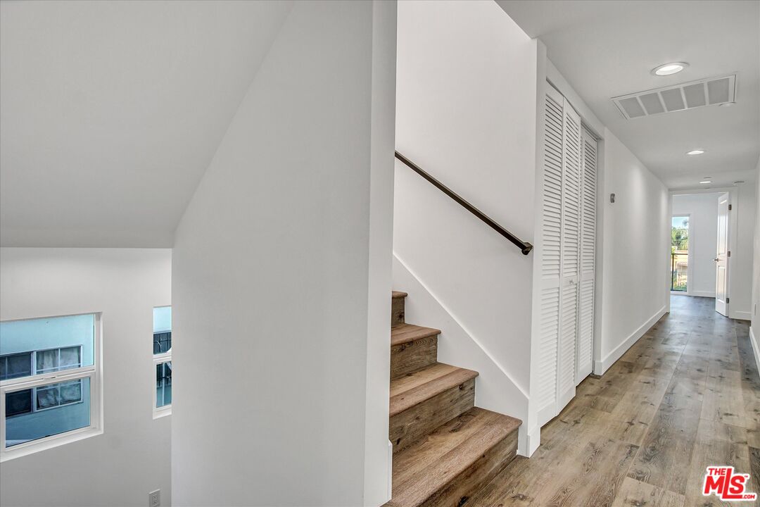 2419 South Cochran Avenue Los Angeles, CA 90016 - Photo 17 of 74 a view of a hallway with wooden floor and entryway