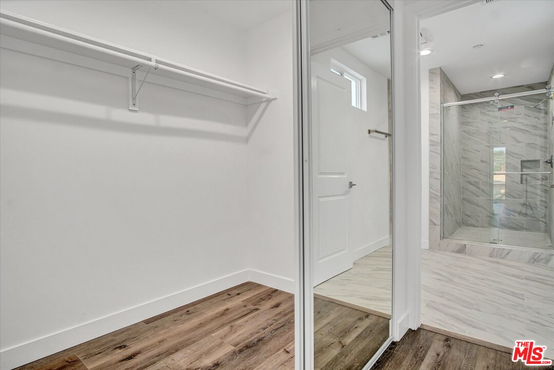 2419 South Cochran Avenue Los Angeles, CA 90016 - Photo 33 of 74 a bathroom with a shower