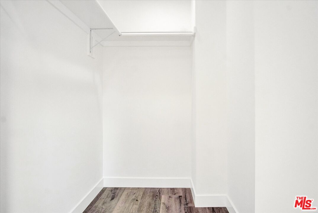 2419 South Cochran Avenue Los Angeles, CA 90016 - Photo 58 of 74