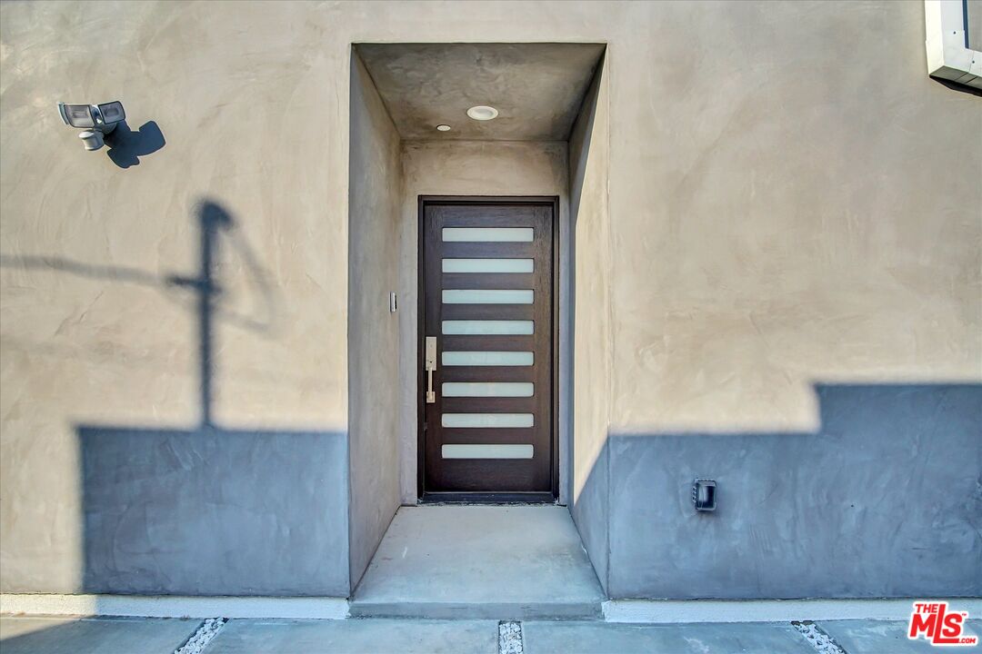 2419 South Cochran Avenue Los Angeles, CA 90016 - Photo 6 of 74