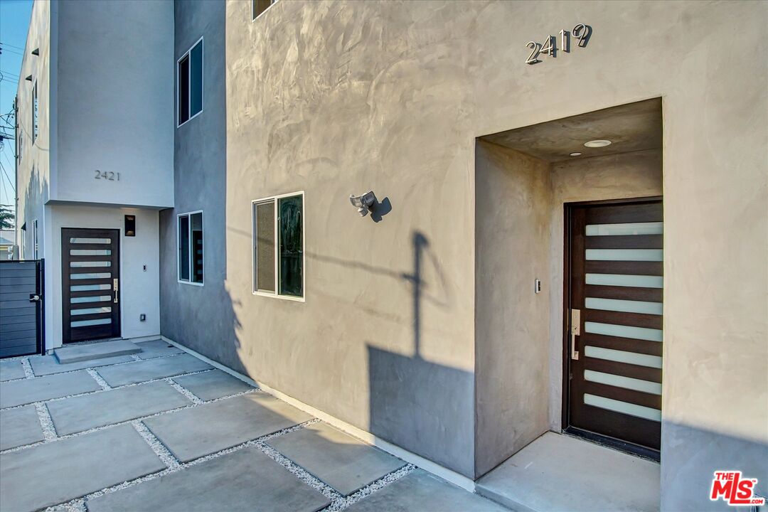 2419 South Cochran Avenue Los Angeles, CA 90016 - Photo 7 of 74