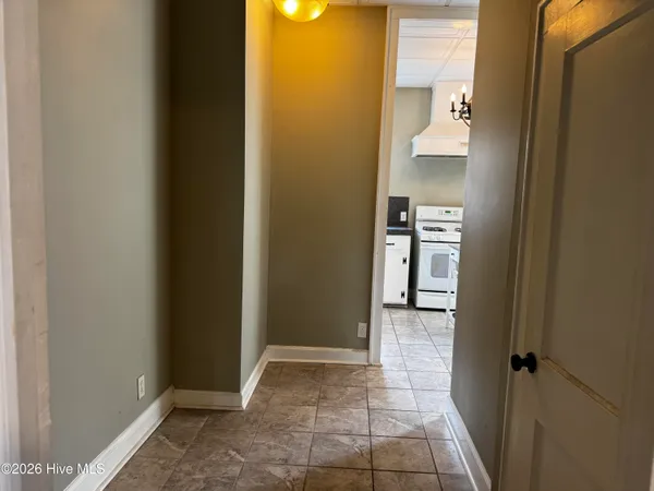 $1,755 | 414 Metcalf Street, Unit A, New Bern, NC 28560