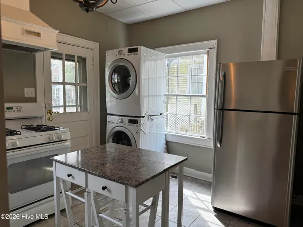 $1,755 | 414 Metcalf Street, Unit A, New Bern, NC 28560