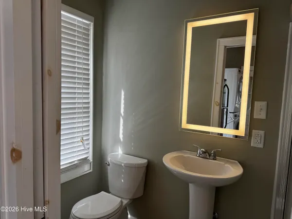 $1,755 | 414 Metcalf Street, Unit A, New Bern, NC 28560
