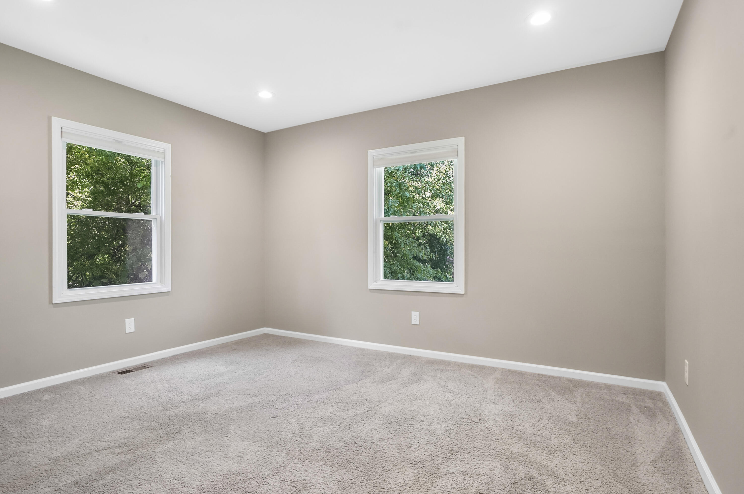 6044 Davison Road Burton, MI 48509 - Photo 12 of 53 DSC04043