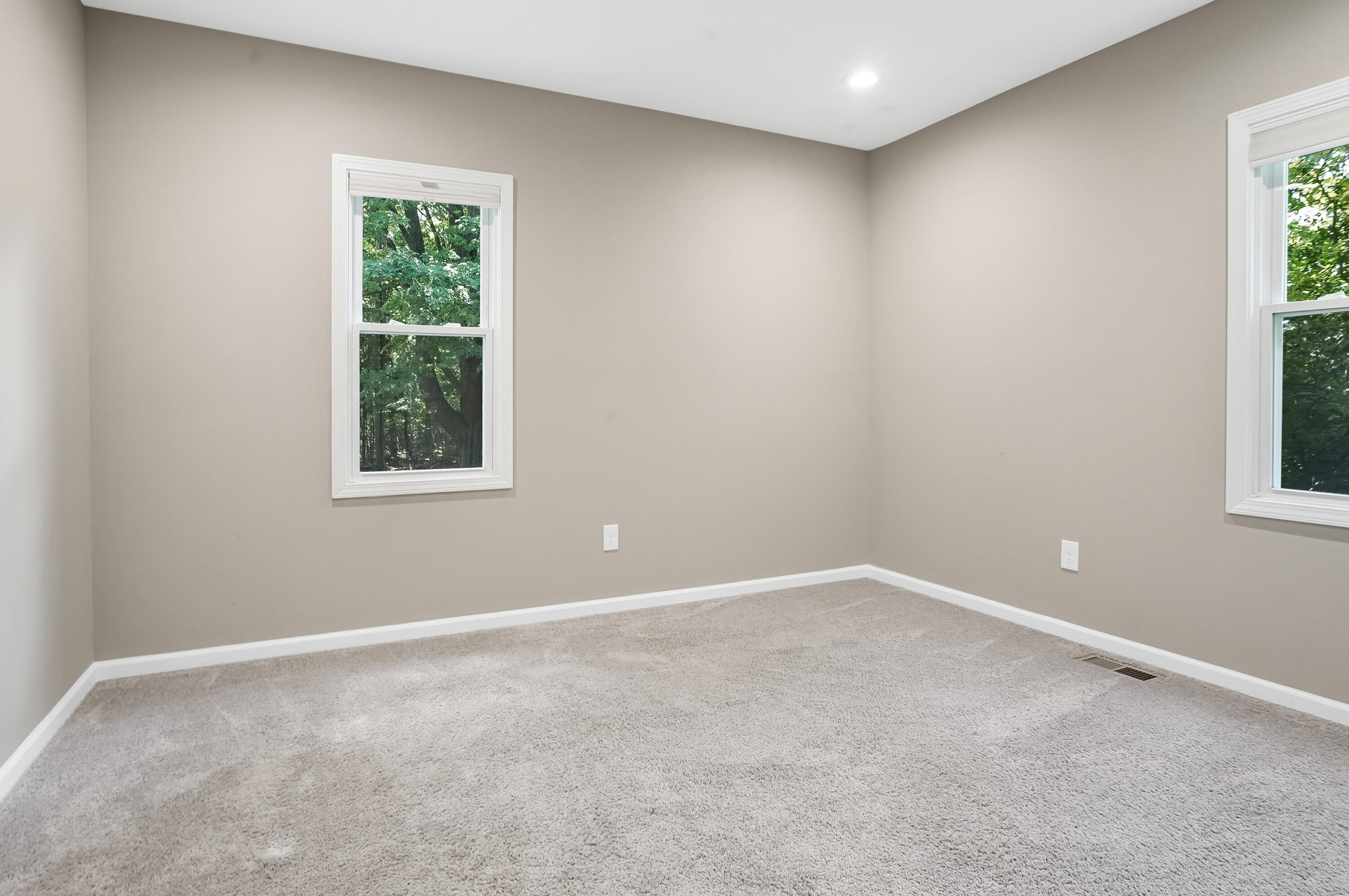 6044 Davison Road Burton, MI 48509 - Photo 13 of 53 DSC04048