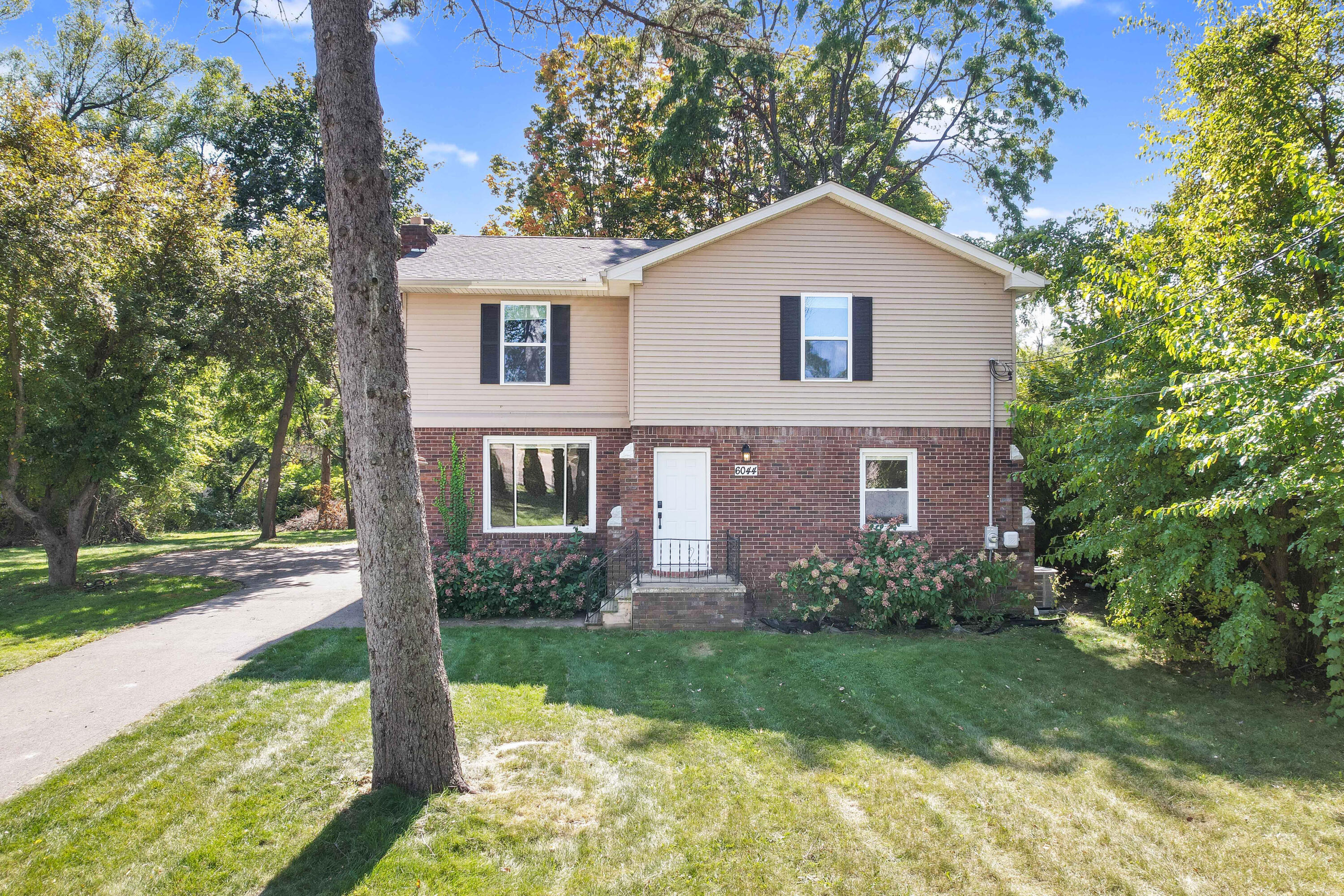 6044 Davison Road Burton, MI 48509 - Photo 29 of 53 DJI_0569