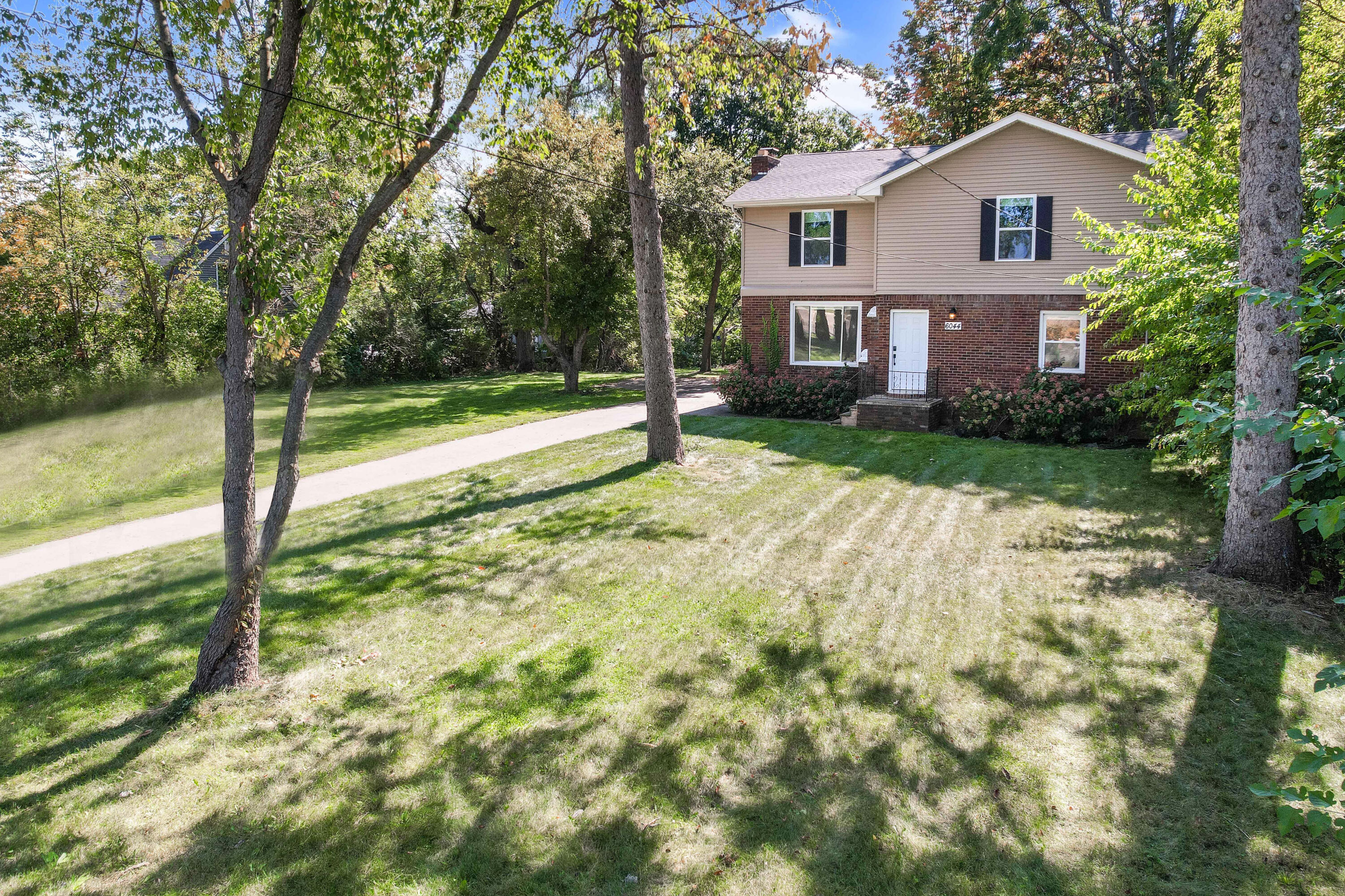 6044 Davison Road Burton, MI 48509 - Photo 31 of 53 DJI_0571