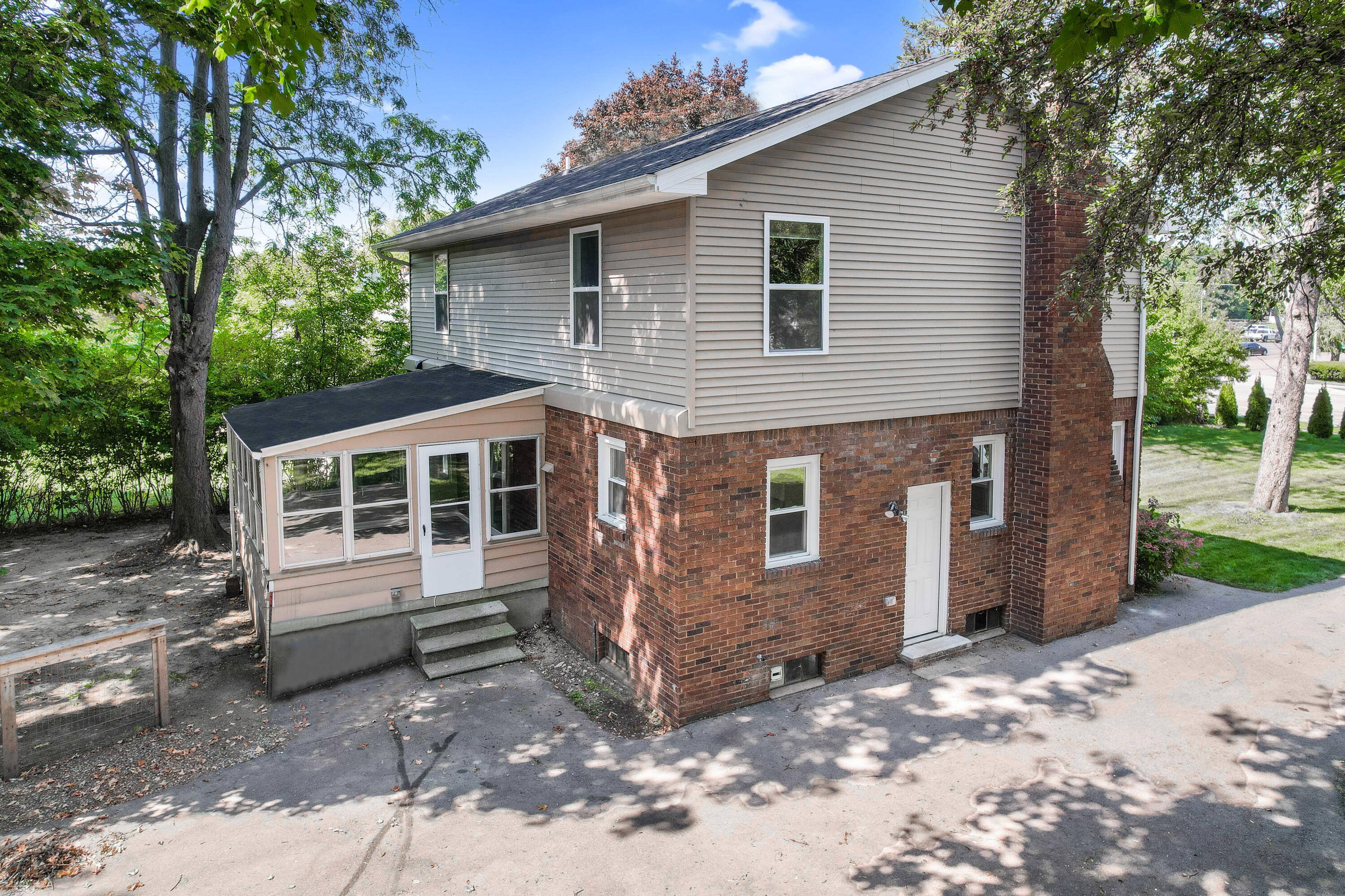 6044 Davison Road Burton, MI 48509 - Photo 32 of 53 DJI_0596