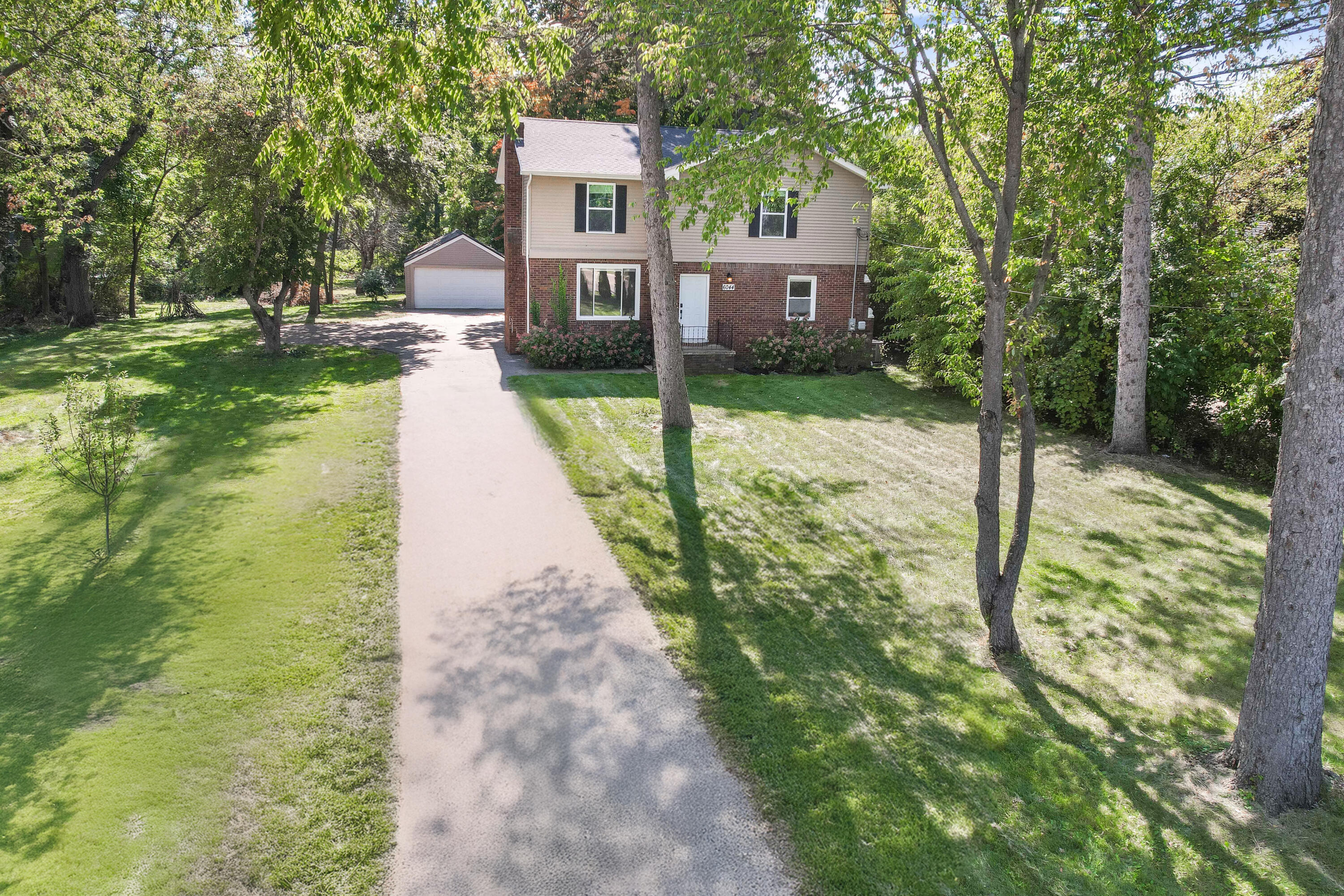 6044 Davison Road Burton, MI 48509 - Photo 33 of 53 DJI_0575