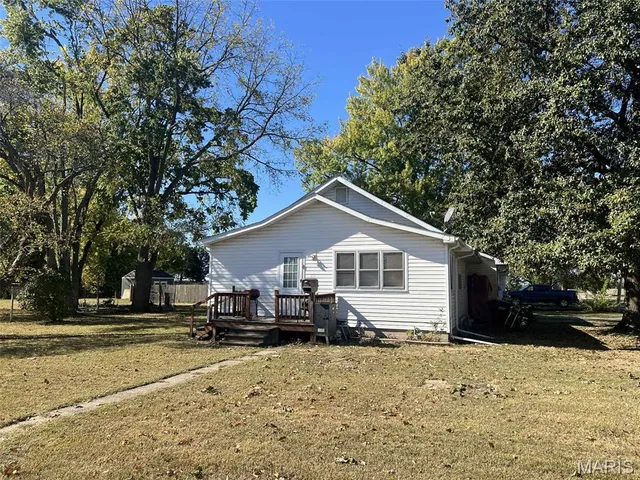 $99,000 | 801 South 5th Street, Girard, IL 62640