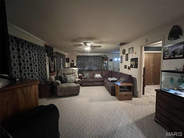 $99,000 | 801 South 5th Street, Girard, IL 62640