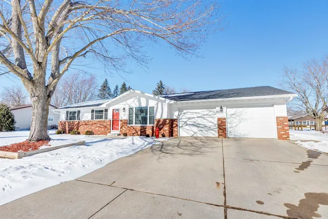 $339,900 | 203 East Glenbrook Drive, Pulaski, WI 54162