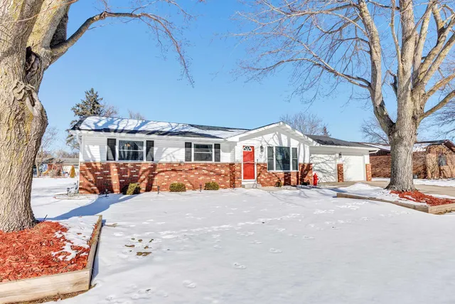 $339,900 | 203 East Glenbrook Drive, Pulaski, WI 54162