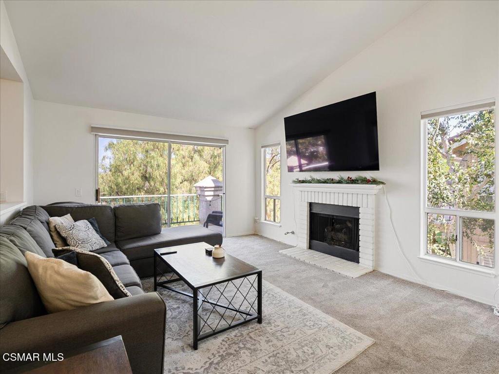 290 Ridgeton Lane, Unit B Simi Valley, CA 93065 - Photo 5 of 17