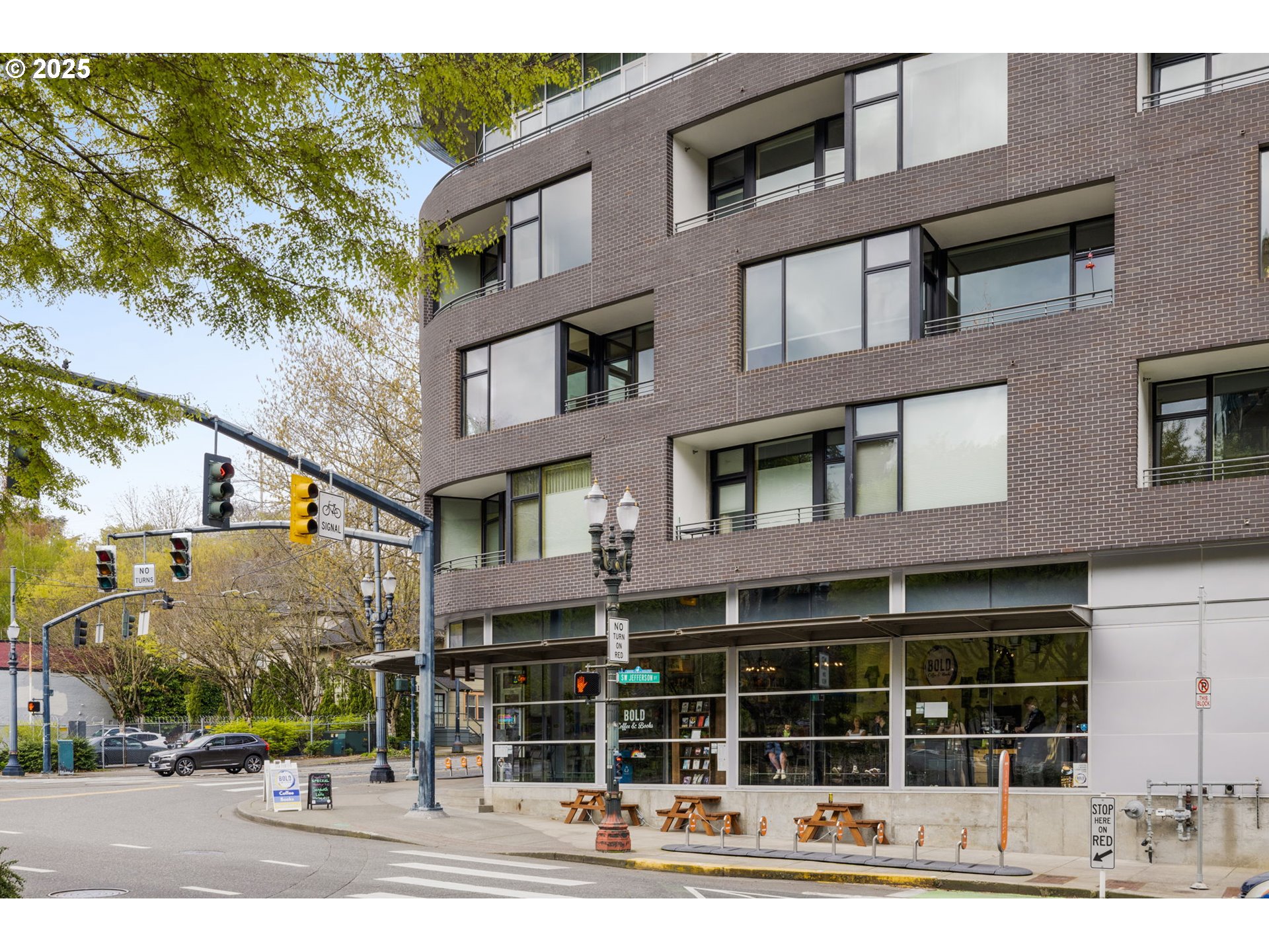 1234 Southwest 18th Avenue, Unit 305 Portland, OR 97205 - Photo 30 of 31 a building view