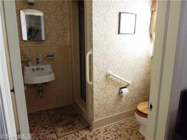3307 Immanuel Road Greensboro, NC 27407 - Photo 11 of 16 Bath.