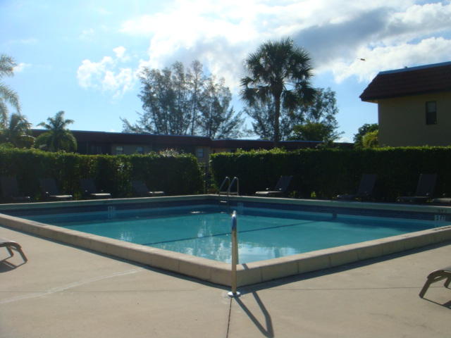 21906 Lake Forest Circle, Unit 103 Boca Raton, FL 33433 - Photo 2 of 2 Boca del Mar Pool