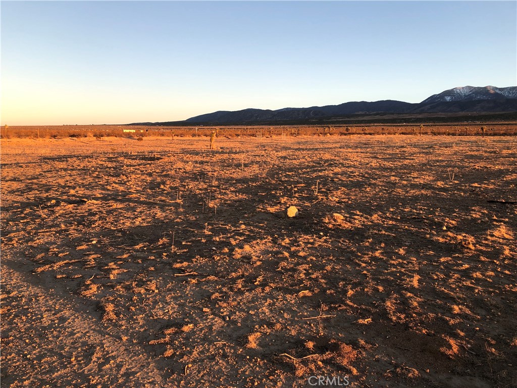 175 Cor Avenue Llano, CA 93544 - Photo 7 of 11 a view of an ocean