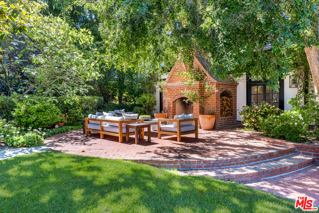 1575 Capri Drive Pacific Palisades, CA 90272 - Photo 26 of 41 a view of a outdoor with a sitting area