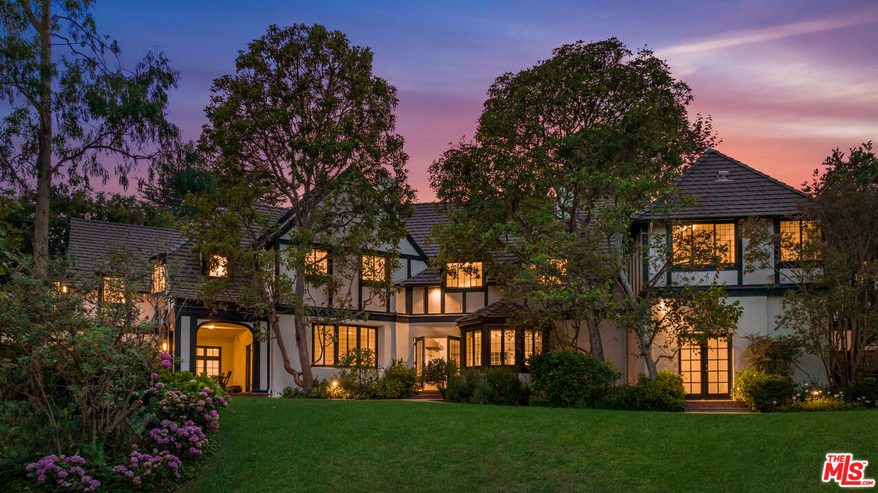 1575 Capri Drive Pacific Palisades, CA 90272 - Photo 40 of 41 a front view of a house with garden