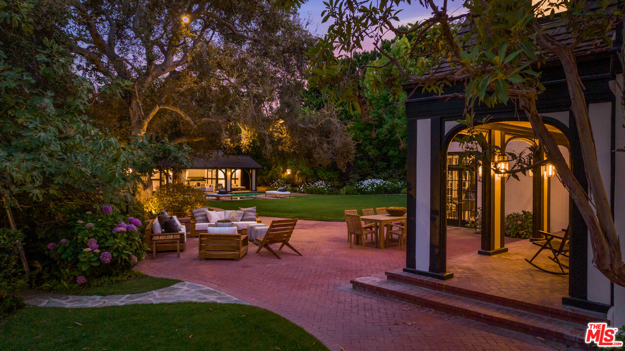 1575 Capri Drive Pacific Palisades, CA 90272 - Photo 41 of 41 a view of a child park