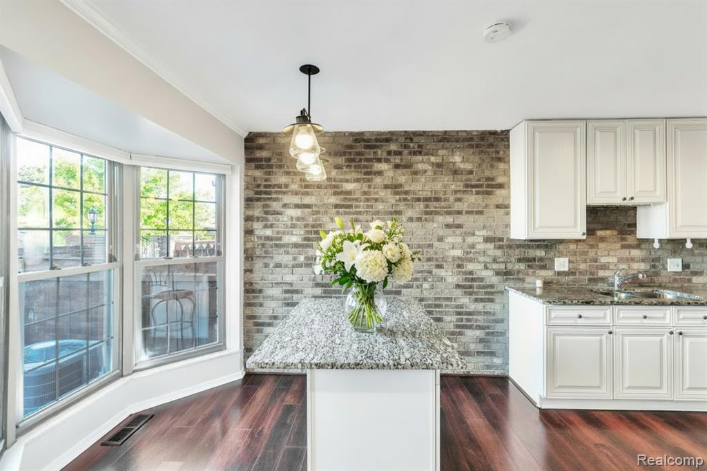 22224 Edgewater Novi, MI 48375 - Photo 8 of 32