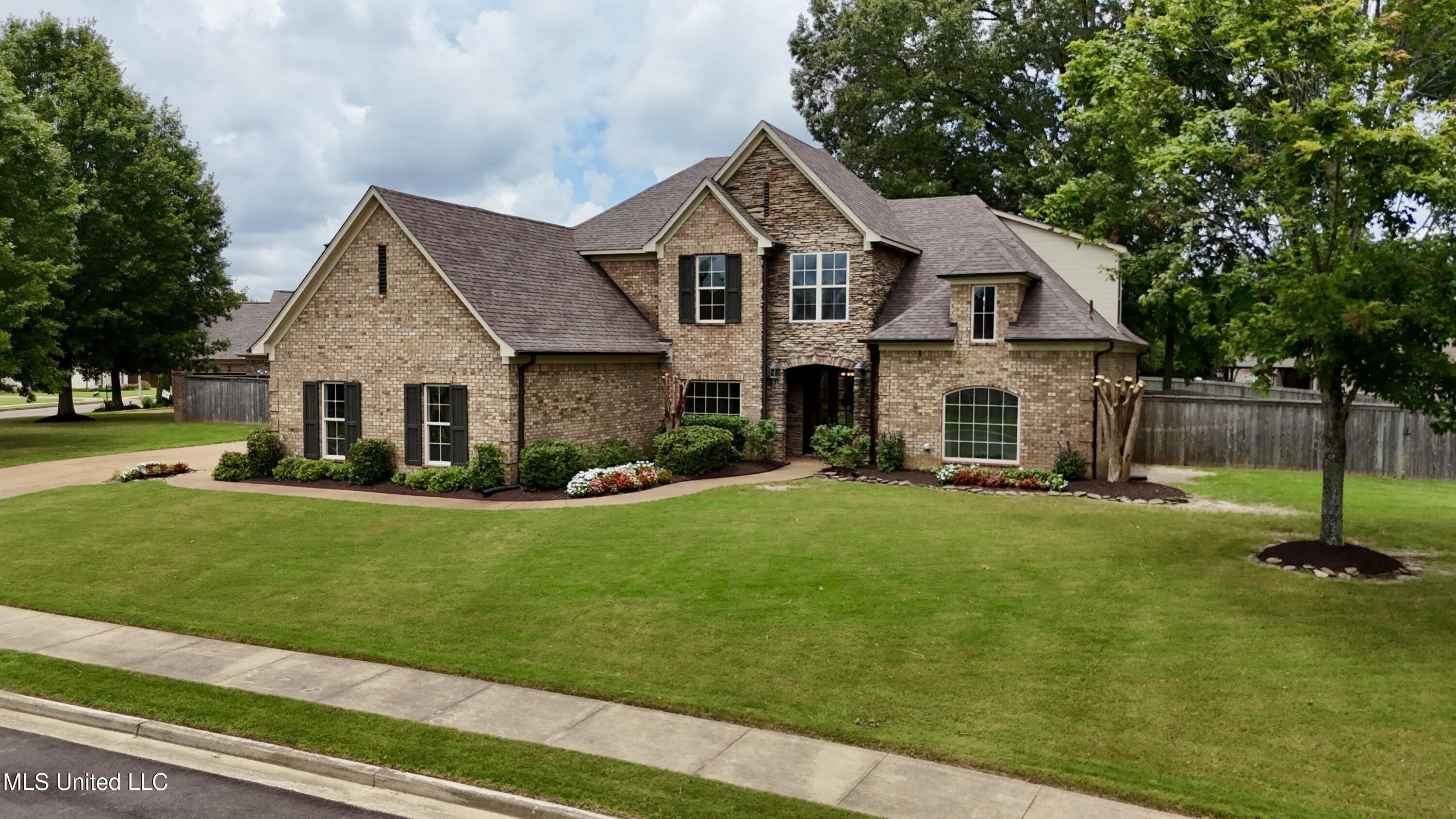 1377 Notting Hill Loop Hernando, MS 38632 - Photo 2 of 45 DJI_20250709125134_0201_D