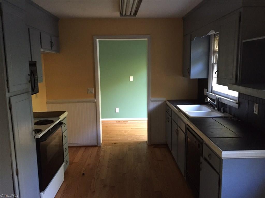 225 Kingstree Road King, NC 27021 - Photo 3 of 11