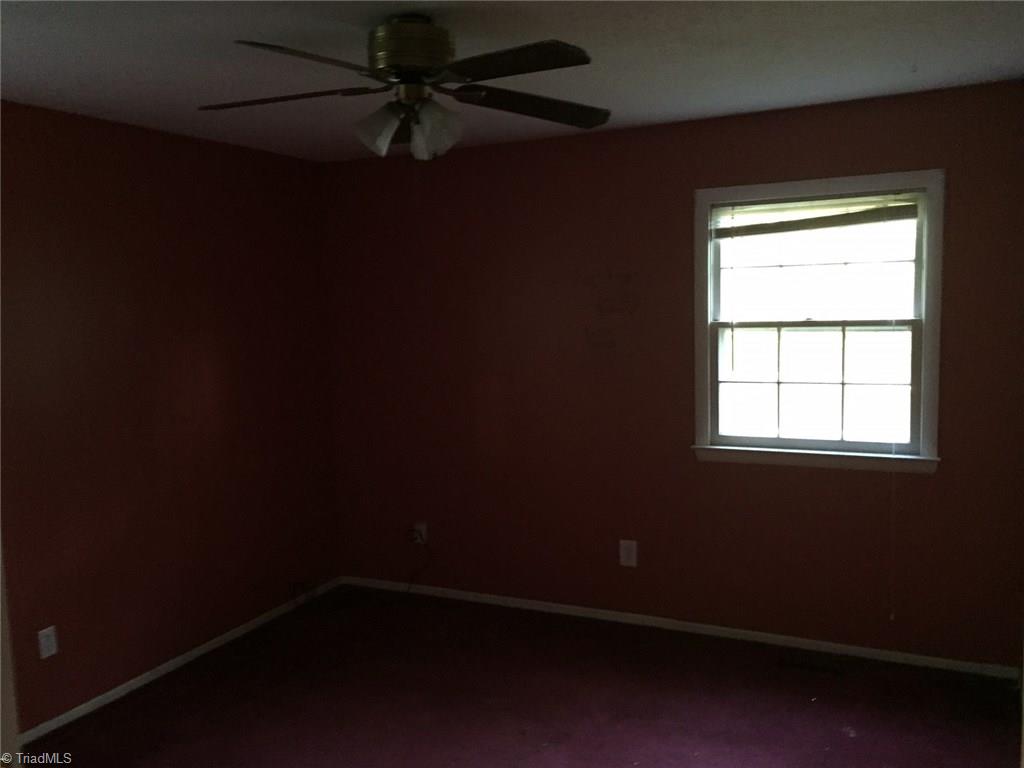 225 Kingstree Road King, NC 27021 - Photo 9 of 11
