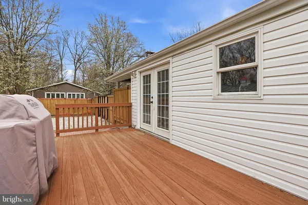 a view of a livingroom with closet and workspace