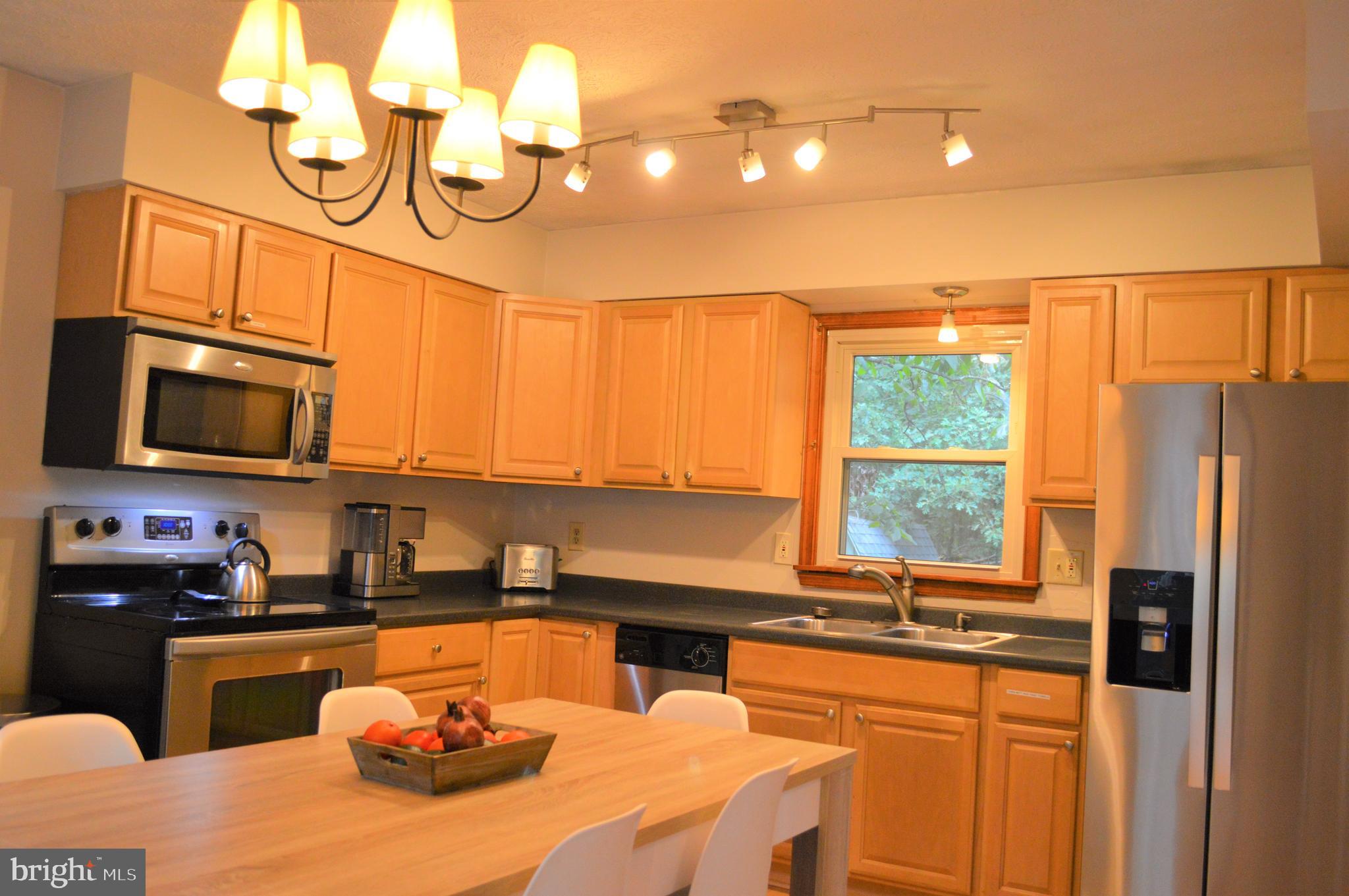 3775 Pious Ridge Road Berkeley Springs, WV 25411 - Photo 11 of 45 Table space