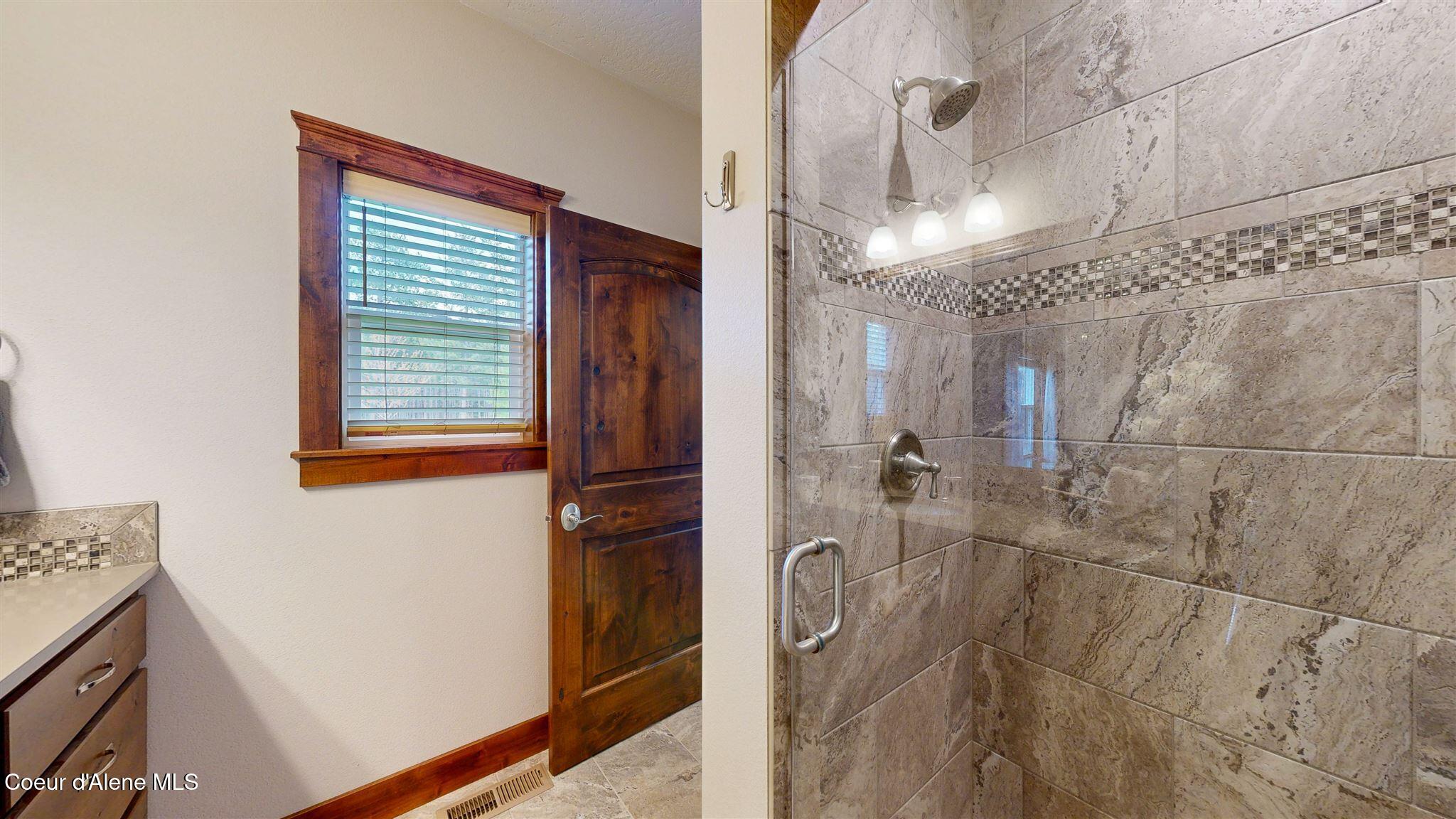 19398 North Ella Road Rathdrum, ID 83858 - Photo 36 of 88 2nd en-suite bath1