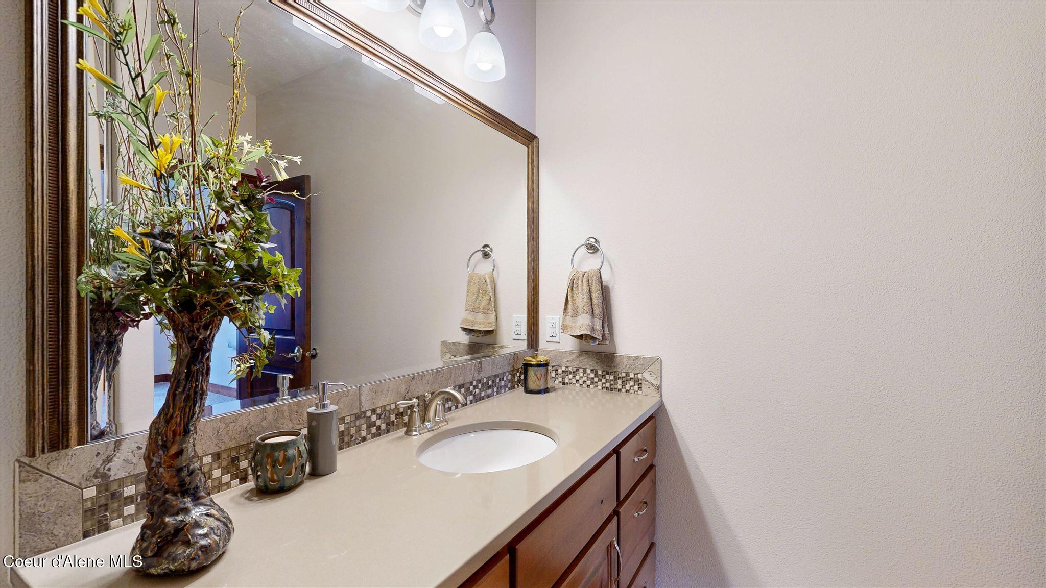 19398 North Ella Road Rathdrum, ID 83858 - Photo 40 of 88 3rd en-suite bath1