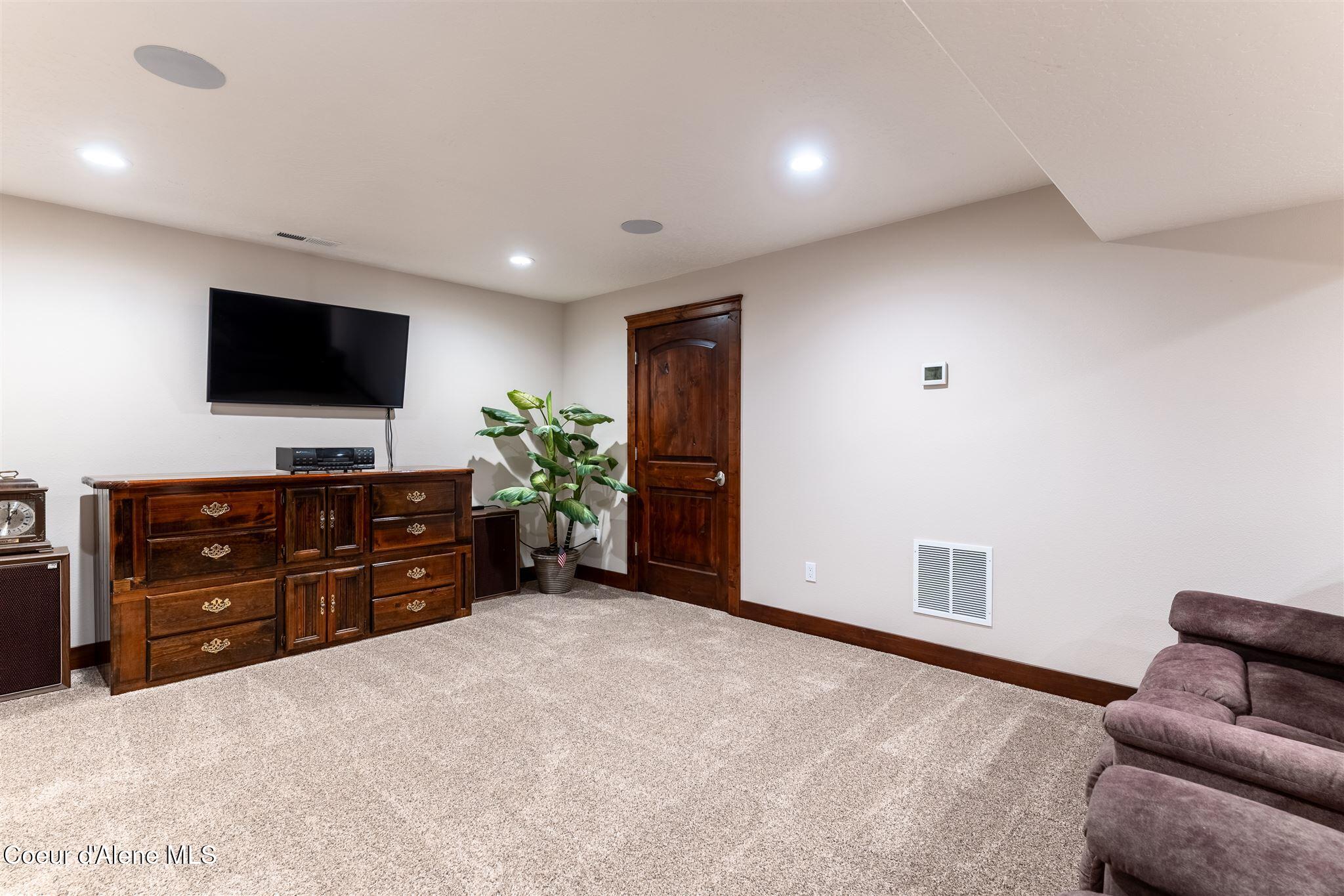 19398 North Ella Road Rathdrum, ID 83858 - Photo 45 of 88 basement family room