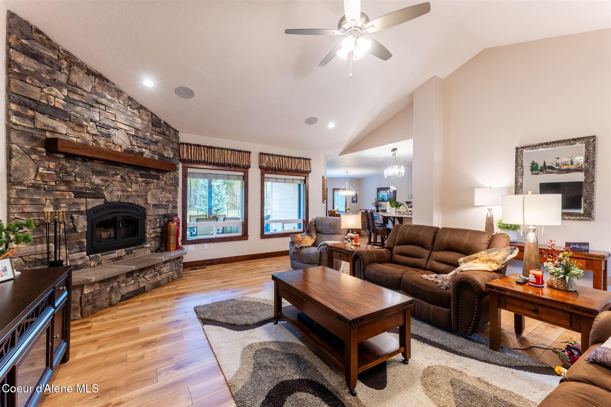 19398 North Ella Road Rathdrum, ID 83858 - Photo 6 of 88 living room